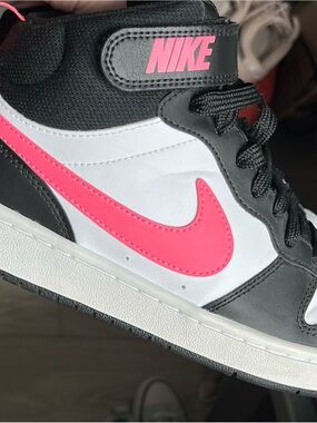Nike Women’s Mid-Top Sneaker - White / Black / Pink